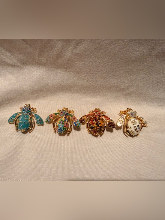Joan Rivers Jewelry - Vintage COMPLETE SET Joan Rivers Four Seasons Bee Brooches